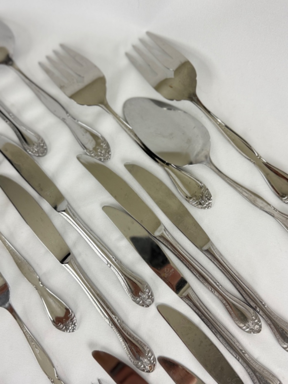 Vintage Carlton CAS4 Stainless Steel Flatware w Serving Pieces 43 pc Lot Japan - Picture 12 of 16